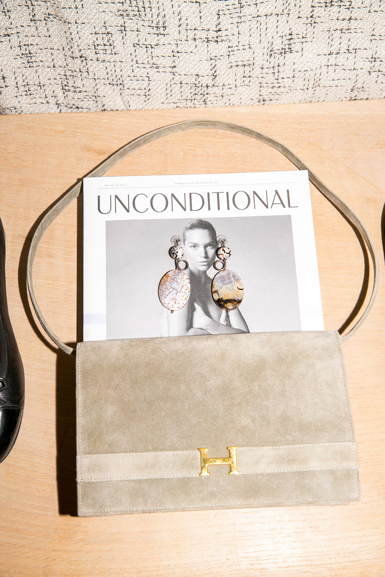 Suede handbag with Unconditional magazine